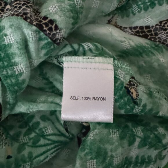 Jane + Delancey - Giraffe Print Long Button-Down Tunic in Green - Picture 8 of 9